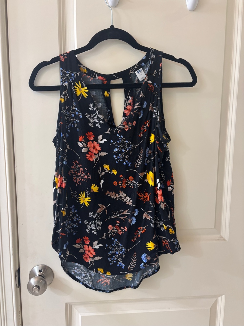 Old Navy Black Floral Top | Size M | Keyhole Back